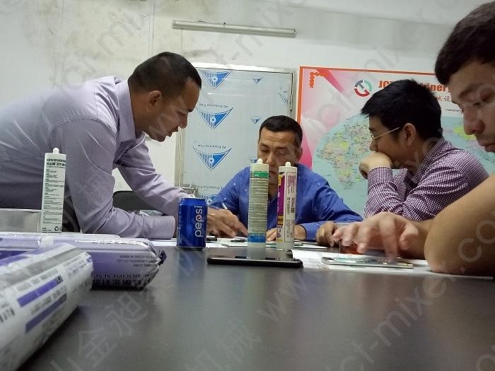 烏茲別克斯坦客戶到訪金昶泰采購玻璃膠生產(chǎn)線設(shè)備