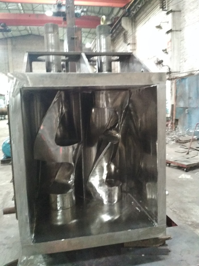 已裝好槳葉的捏合機(jī)缸體